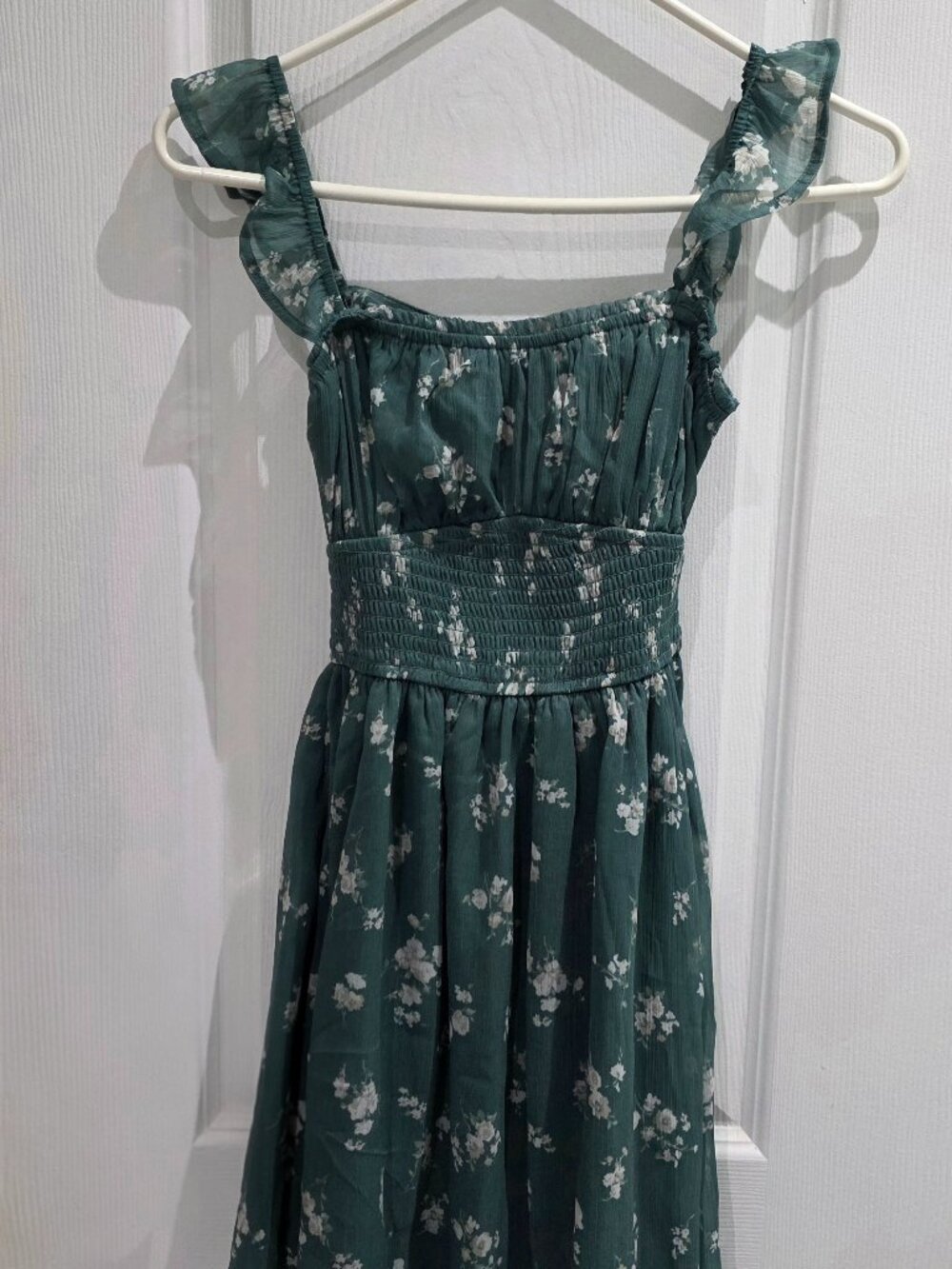 Hollister Saidie Chiffon Flutter Sleeve Mini Dress - Picture 4 of 8